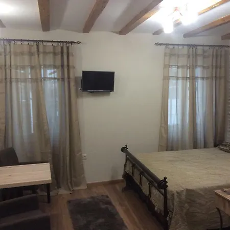 Old Town Studio Apartment *